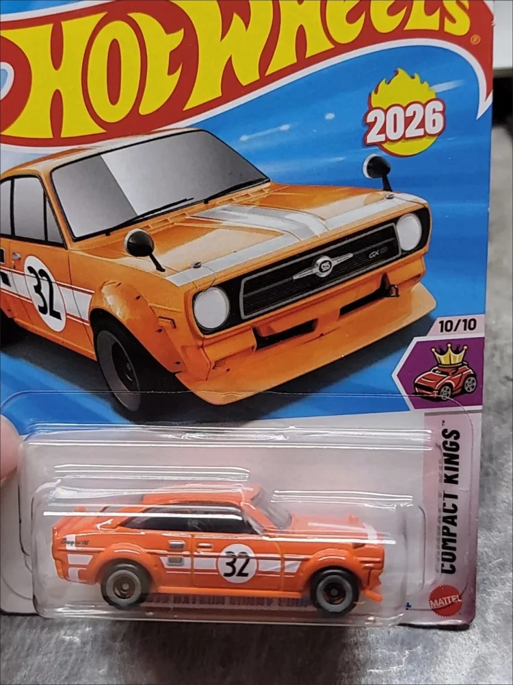 Hot Wheels C4982 1972 Datsun Sunny Coupe Alloy Diecast Sports Racing Car Collectible Vehicle For Adult Collection Home Display