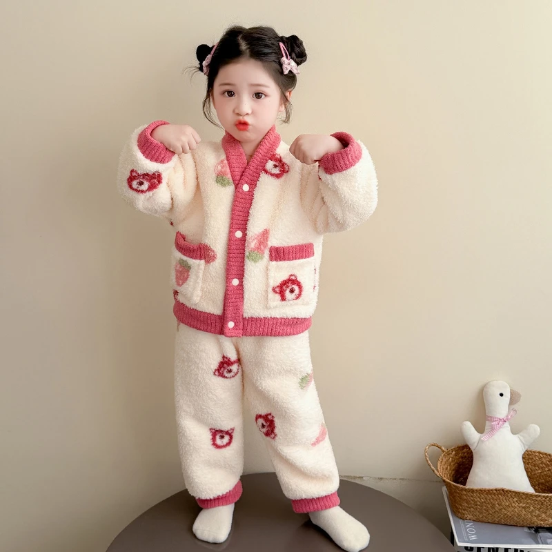 بيجامات أطفال للخريف والشتاء من الصوف المرجاني 2025 سترة جديدة للفتيات برقبة واقفة بدلة من الفلانيل ملابس تنحيف للفتيات