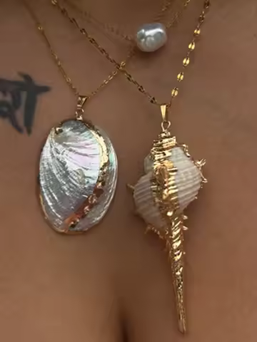 Retro Gold-Tone Shell Pendant Necklace Unique Layered DIY Fashion Jewelry for Women Perfect for Beach Vacations Gift Idea