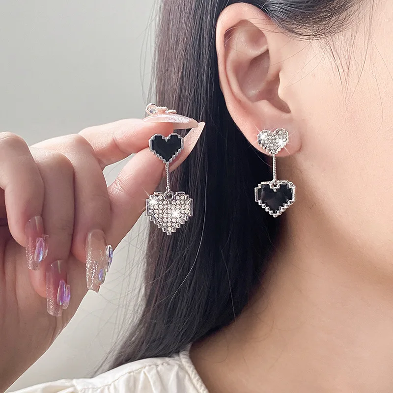 New Arrival Drop Earrings Fashion Classic Heart Women Dangle Earrings Simple Female Love Earrings Light Luxury Elegant Jewelry