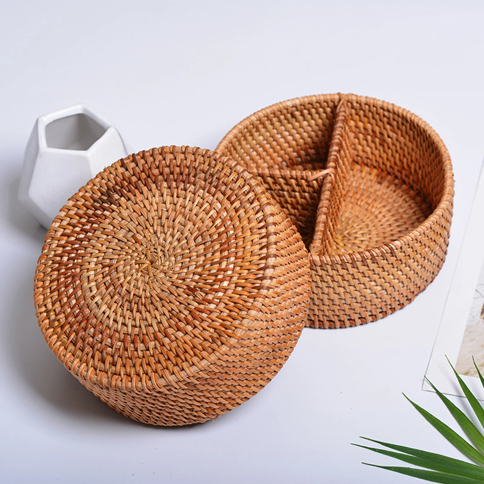 

Decorative Woven Rattan Storage Box Decorative Brown Portable Storage Rattan Basket for Organizing
