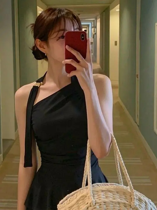 

2026 New Women's One-Piece Swimsuit Black Skirt Style Conservative Slimming Hide Belly Vacation Swimming Suit Beautiful