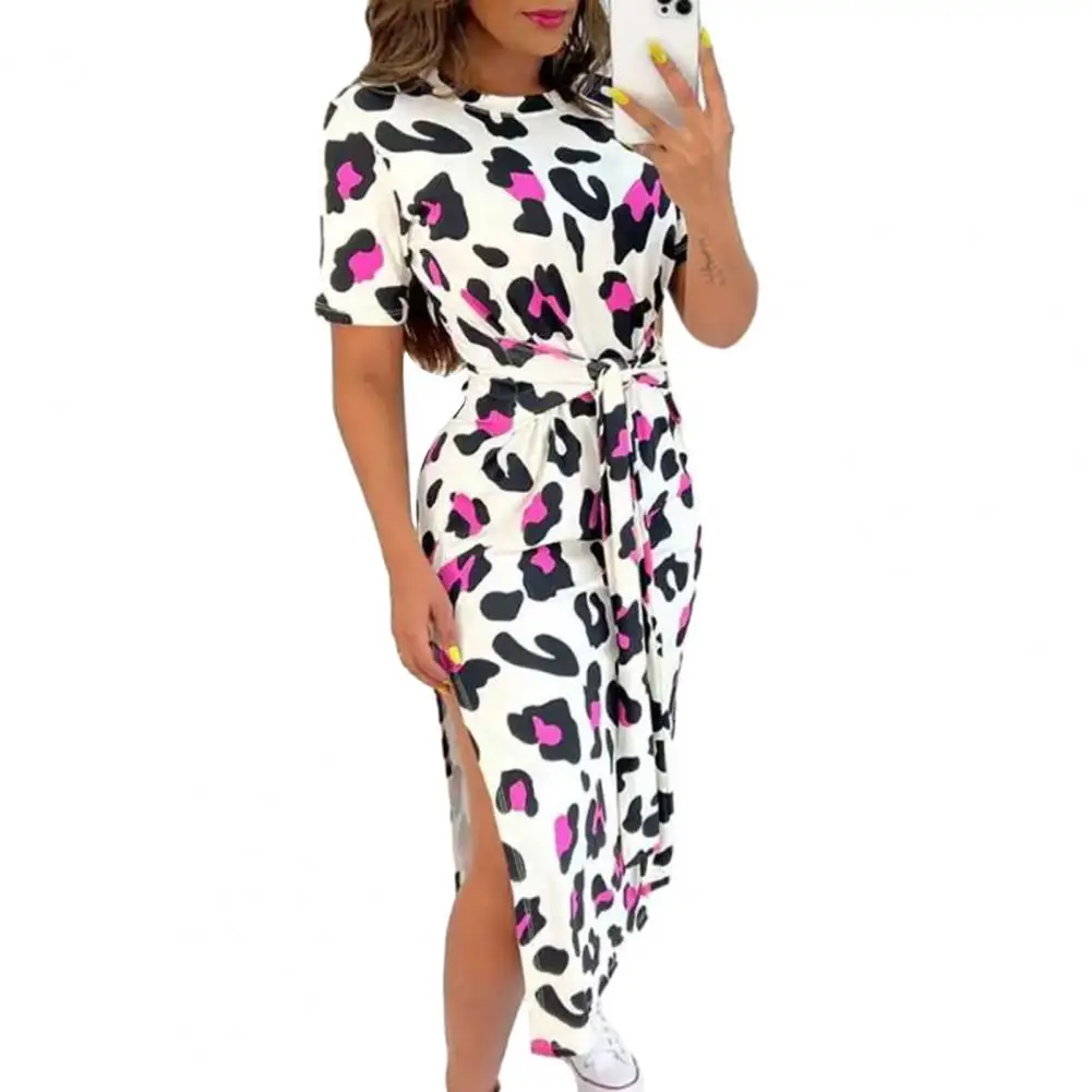 

Женское платье с леопардовым принтом, облегающее платье с высоким разрезом сбоку, завязкой и узким поясом, круглым вырезом и короткими рукавами