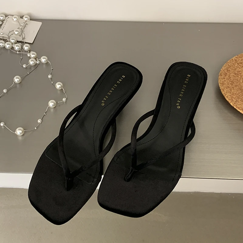 

Eilyken 2026 Летние женские шлепанцы с квадратным носком, модные босоножки на тонком низком каблуке, туфли для вечеринок и торжественных мероприятий