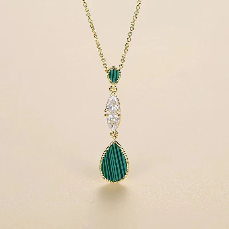 Grandmother's Green Necklace Versatile, High End, Light Luxury, Simple Shell Pendant Chain