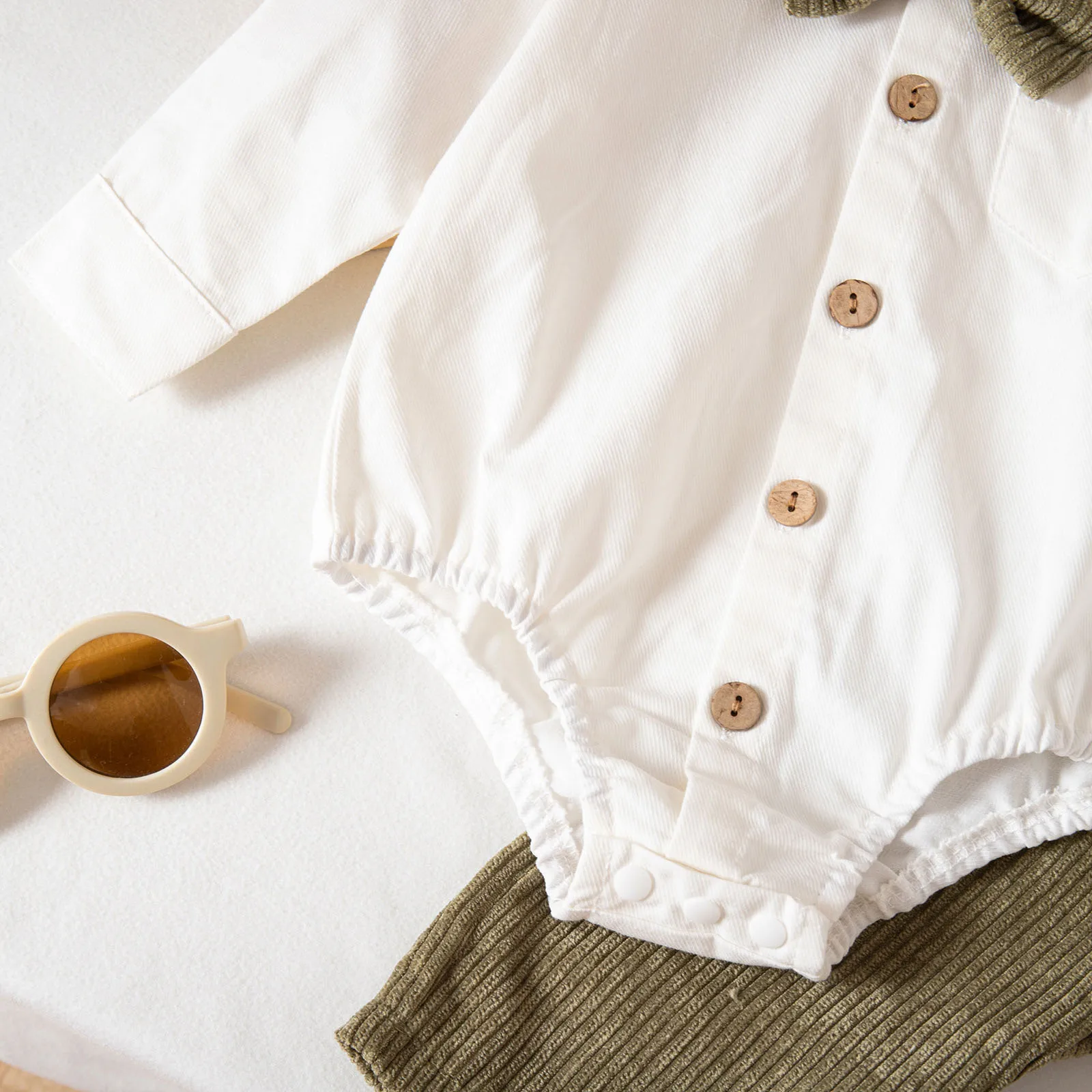 Abito da gentiluomo per neonato, camicia a maniche lunghe con papillon, pagliaccetto con pantaloni a bretella, abito formale per battesimo, compleanno, festa di nozze