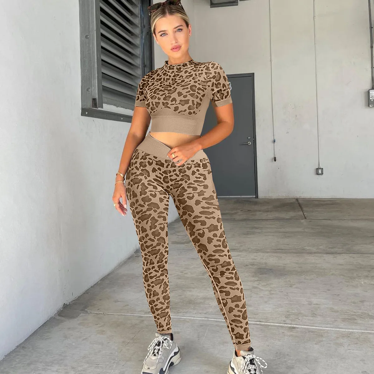 Seamless Leopard Yoga Sets Sports Fitness High Waist Hip-lifting Trousers Short-Sleeved Suits Workout Gym Leggings Set for Women