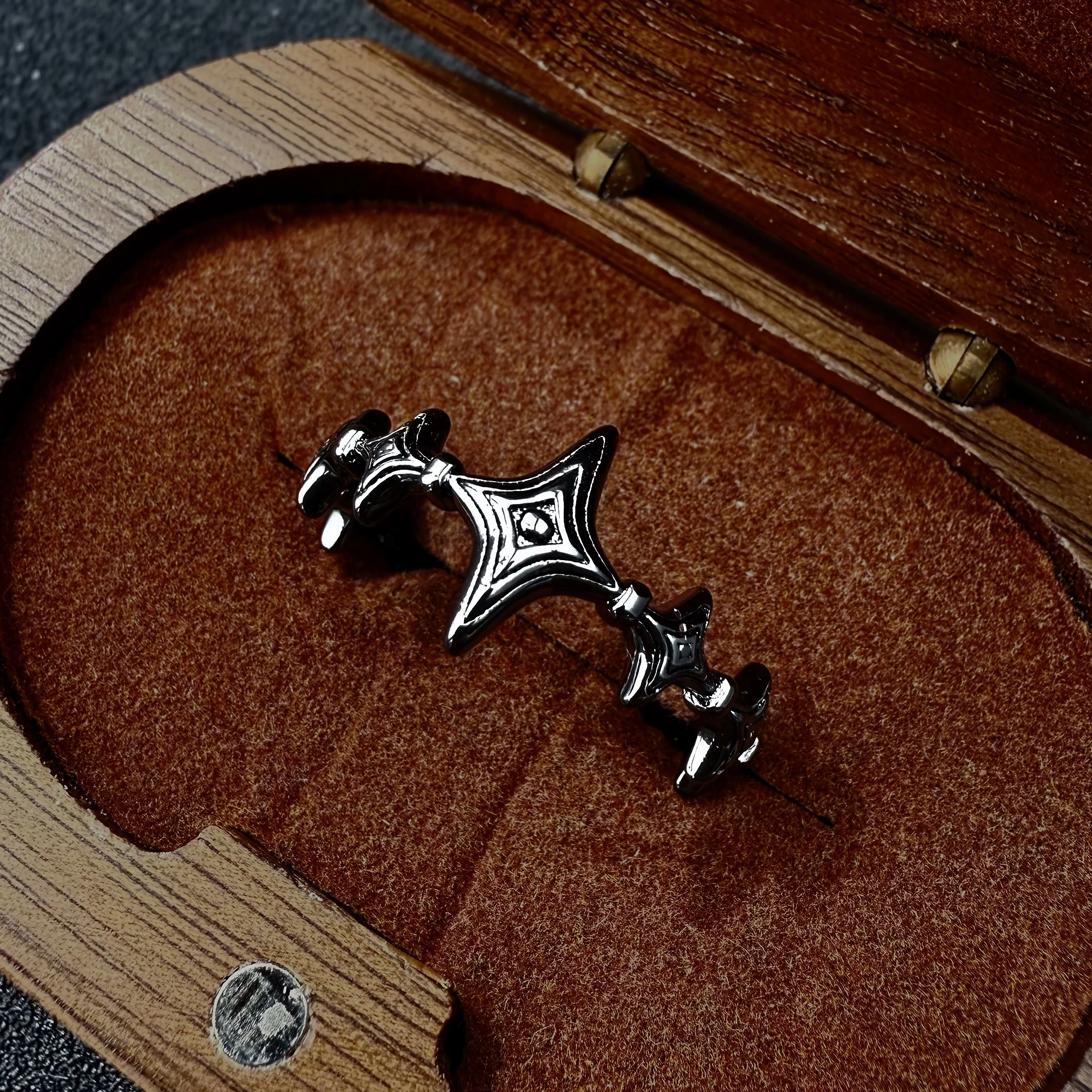 Retro Funkelnde Sterne Verstellbarer Offener Ring für Frauen Versilbertes Messing Gothic Punk Edgy Schmuck Trendige Accessoires Geschenk für Sie – Detail 10
