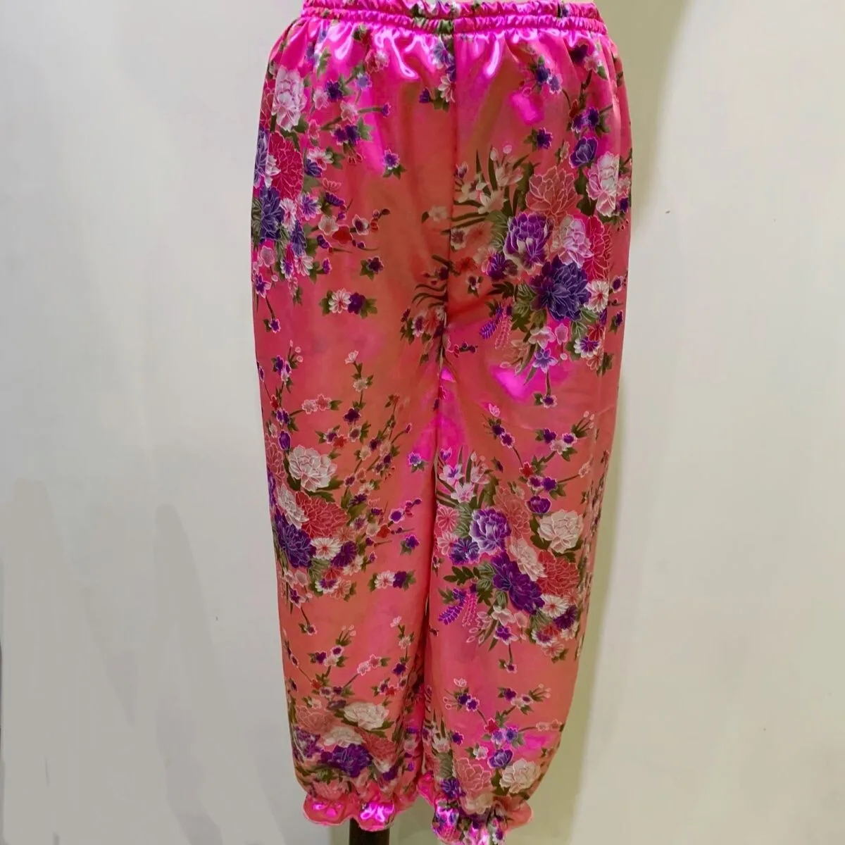 

Waist110cm Length98cm Glossy ice silk ruffles women trousers Floral print men loose sleeping pants