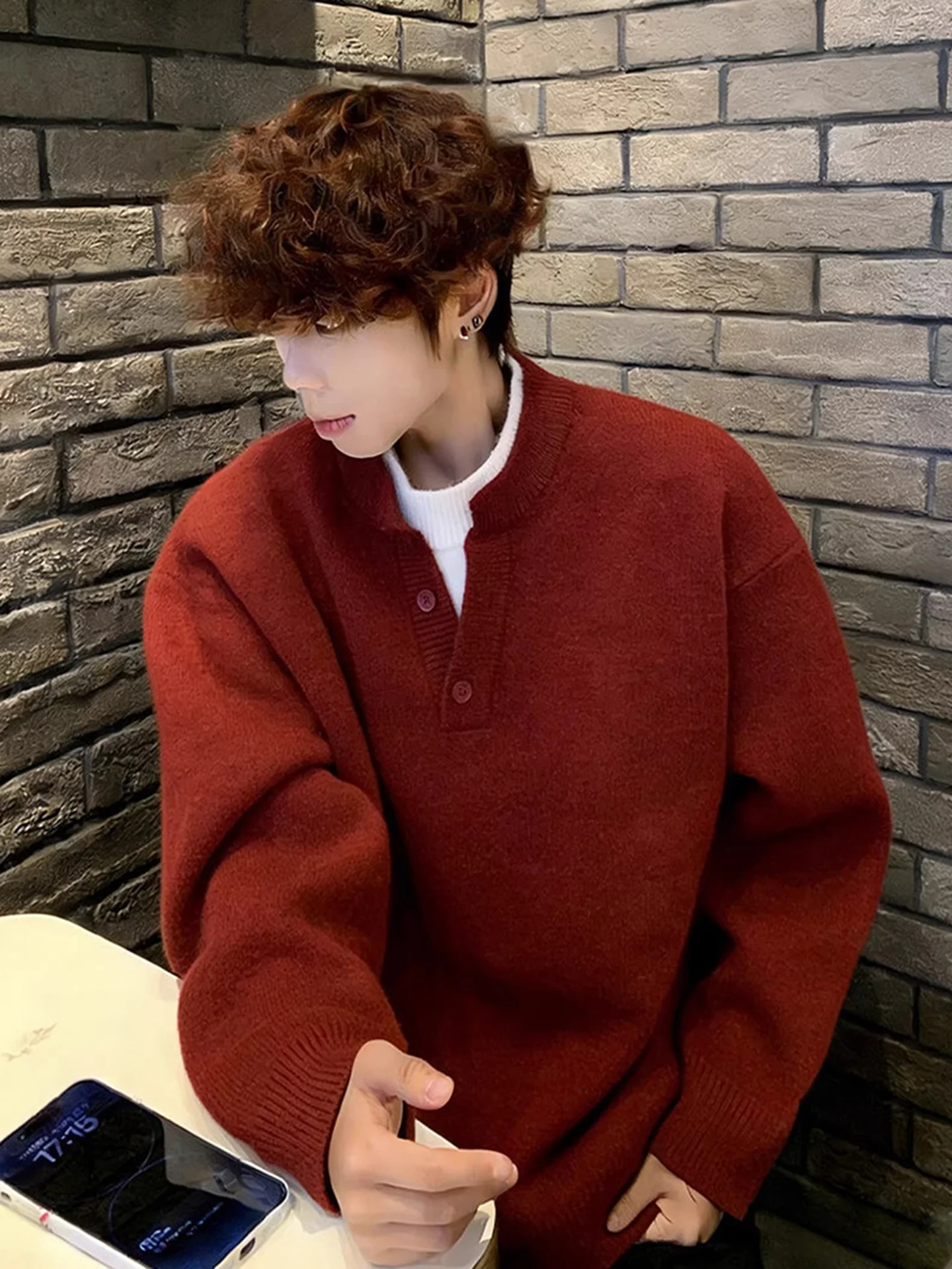 

Красный мужской вязаный свитер с воротником хенли, утепленный, свободного кроя, имитация двухслойности, в корейском стиле, для повседневной носки зимой