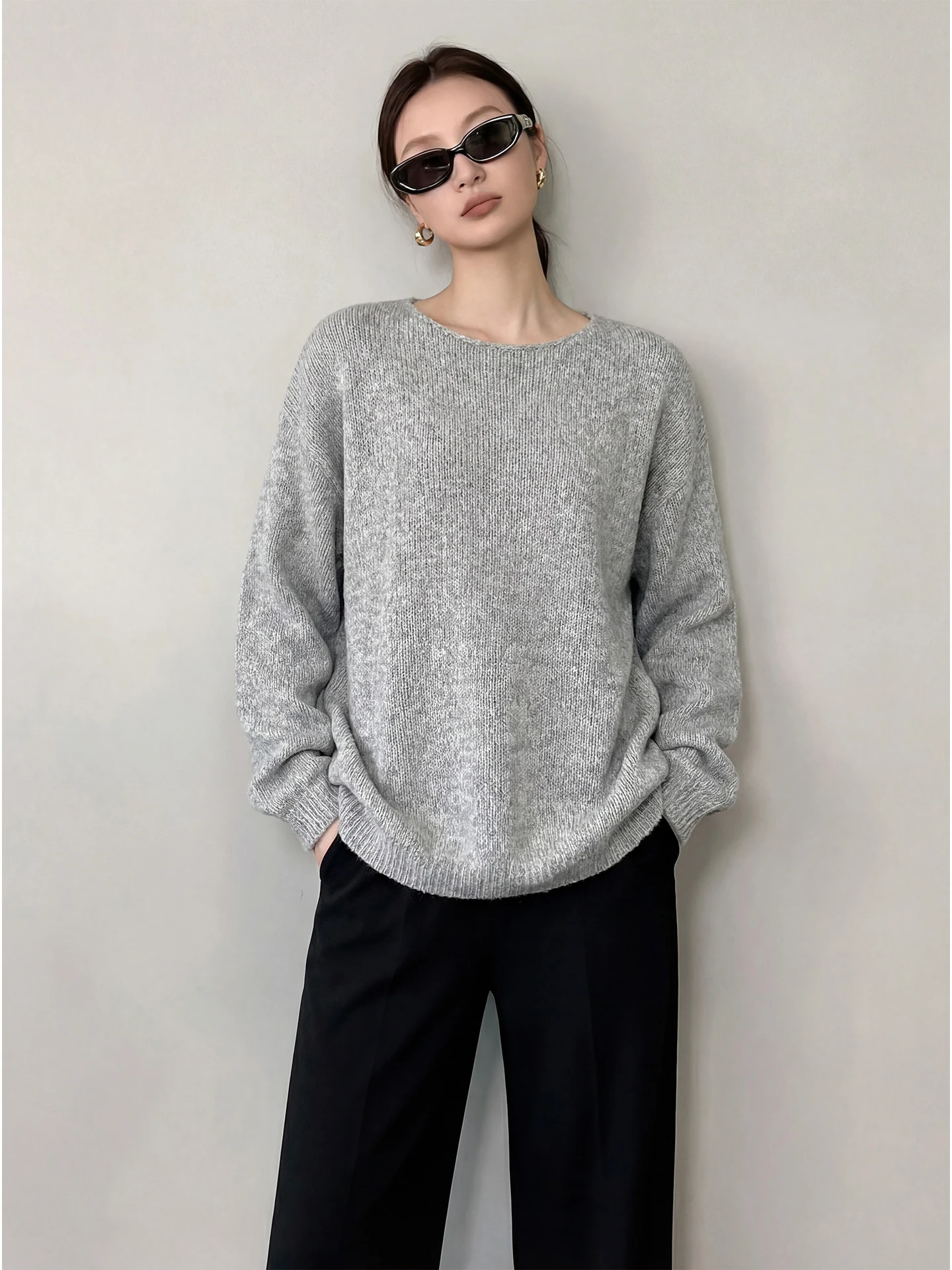 

Новый женский вязаный свитер свободного кроя с круглым вырезом, длинными рукавами, комфортный на ощупь, модный топ для весны