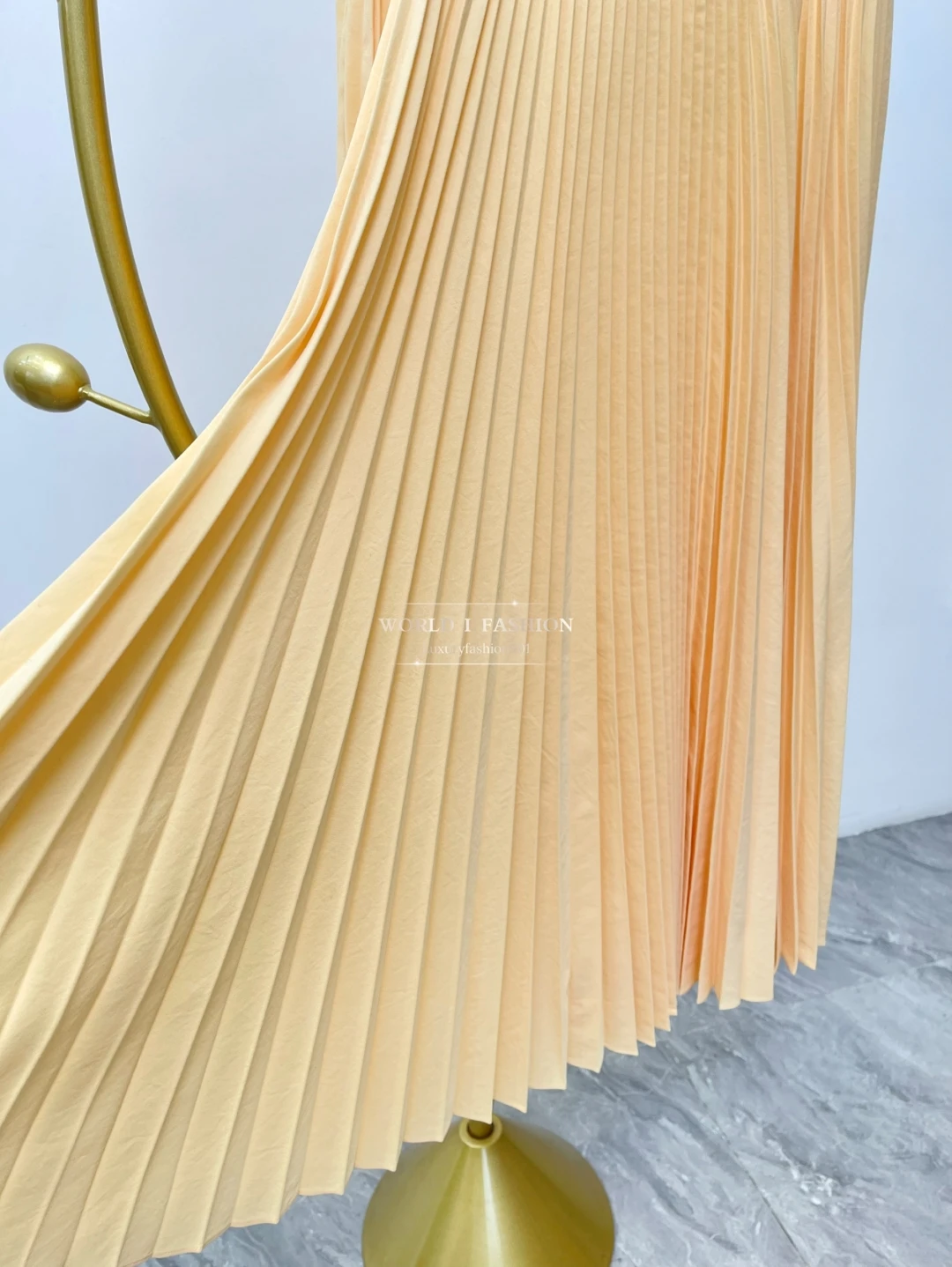 

2025 New Beige Pleat Midi Skirt for Women