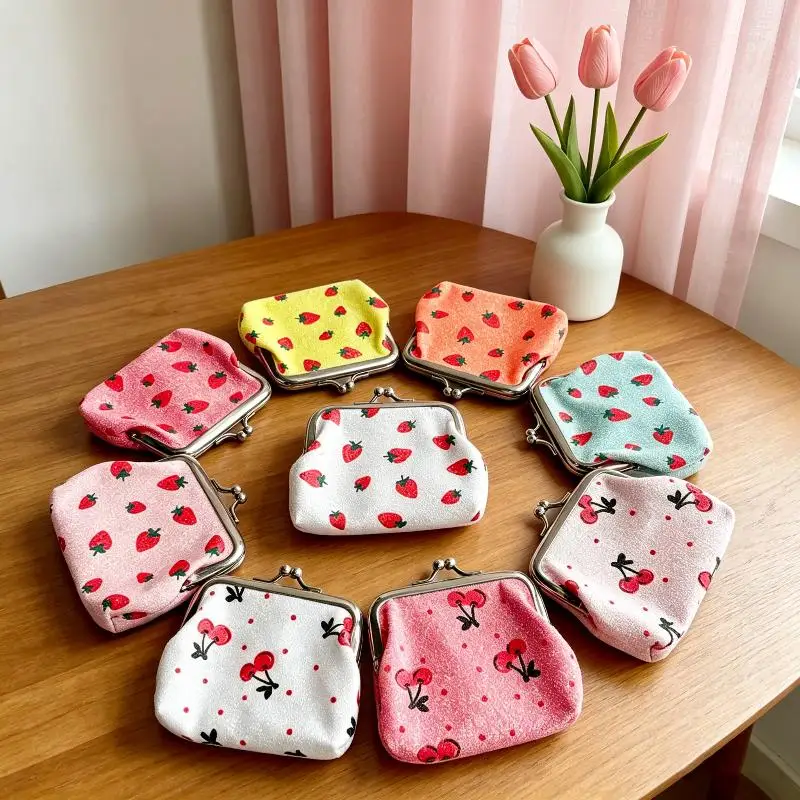 Fruchtmuster-Kussverschluss-Münzbörse, Mini-Snap-Geldbörse, Erdbeer-Kirsch-Print, kleine Clutch-Tasche für Mädchen, Karten- und Kleingeld-Aufbewahrung – Detail 4