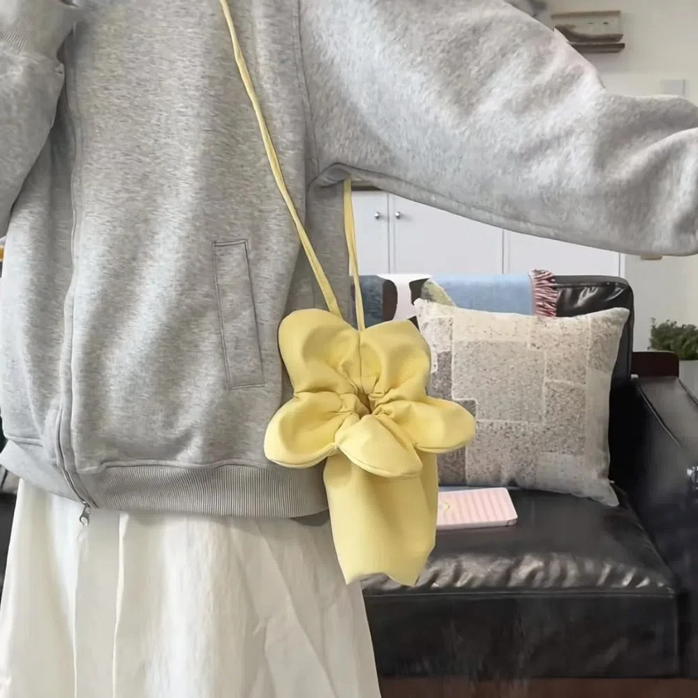 

Literary Korean Style Plaid Drawstring Bag Printing Cute Small Crossbody Bag Portable Cloth Flower Handbag Student