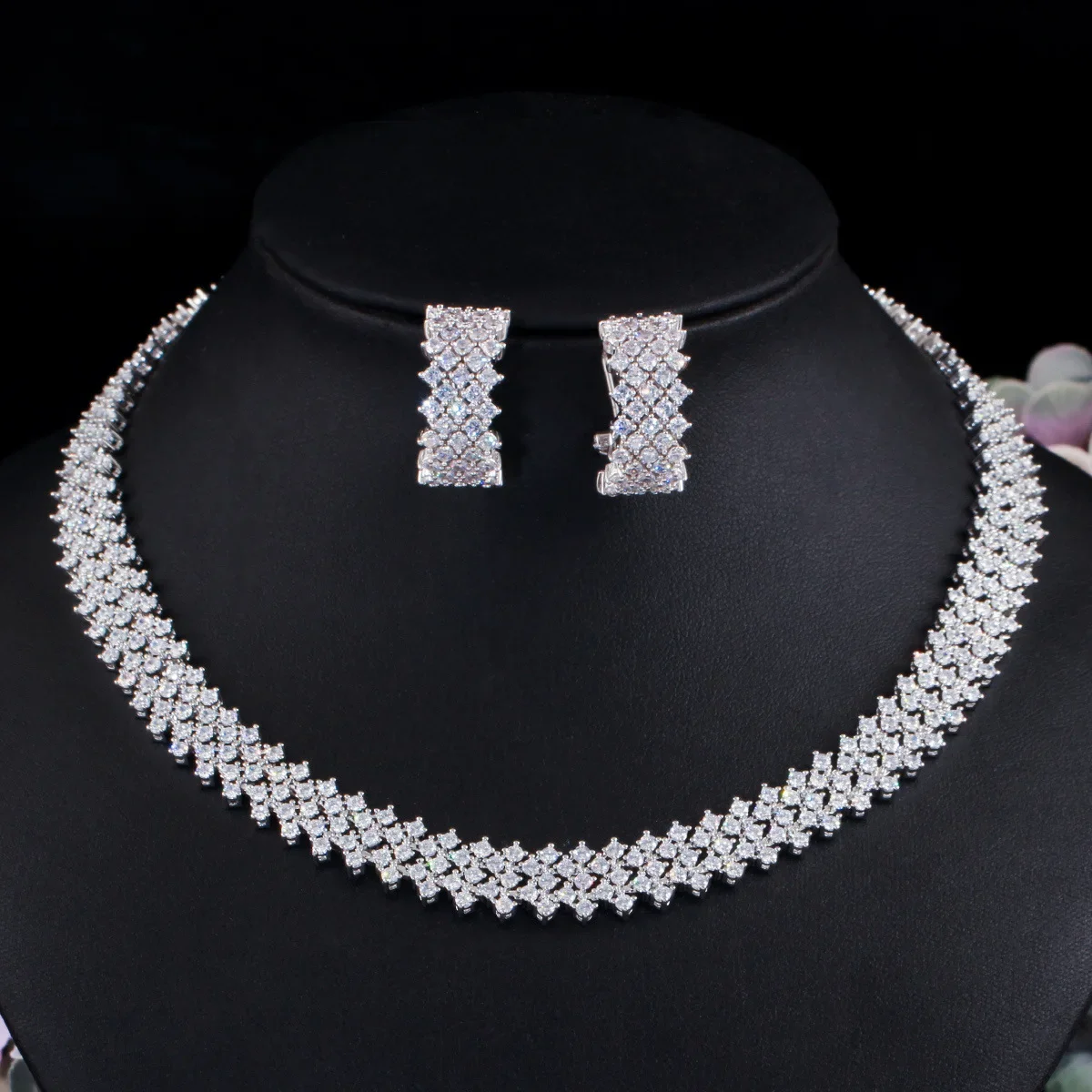 

Geometric Diamond Masterpiece - Baroque-inspired Black Tie Jewelry Set with Velvet Case