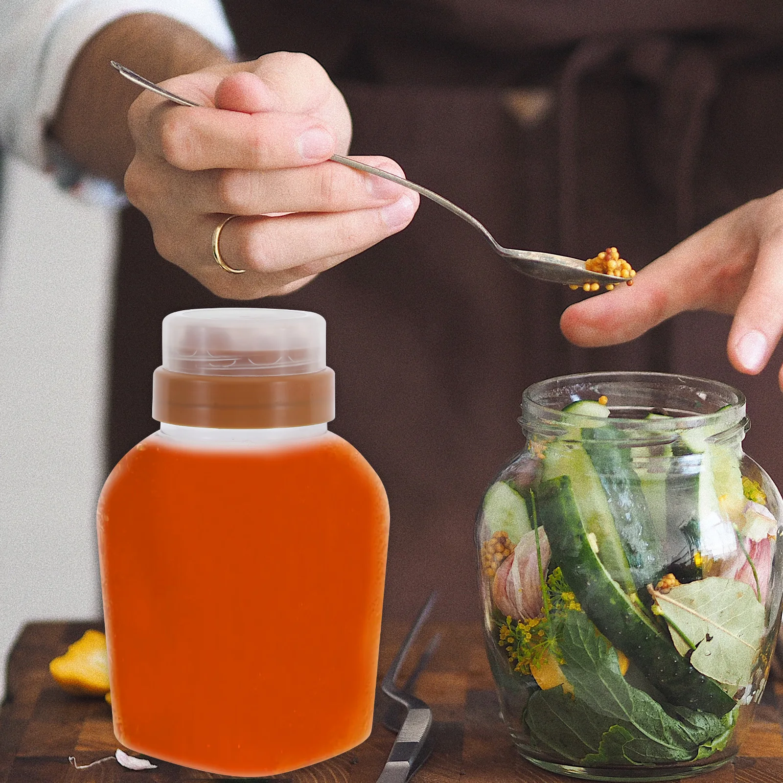 

4Pcs Clear Honey Squeeze Bottles Leak Proof Plastic Storage Containers Airtight Kitchen Jars for Honey Jam Syrup Dispenser