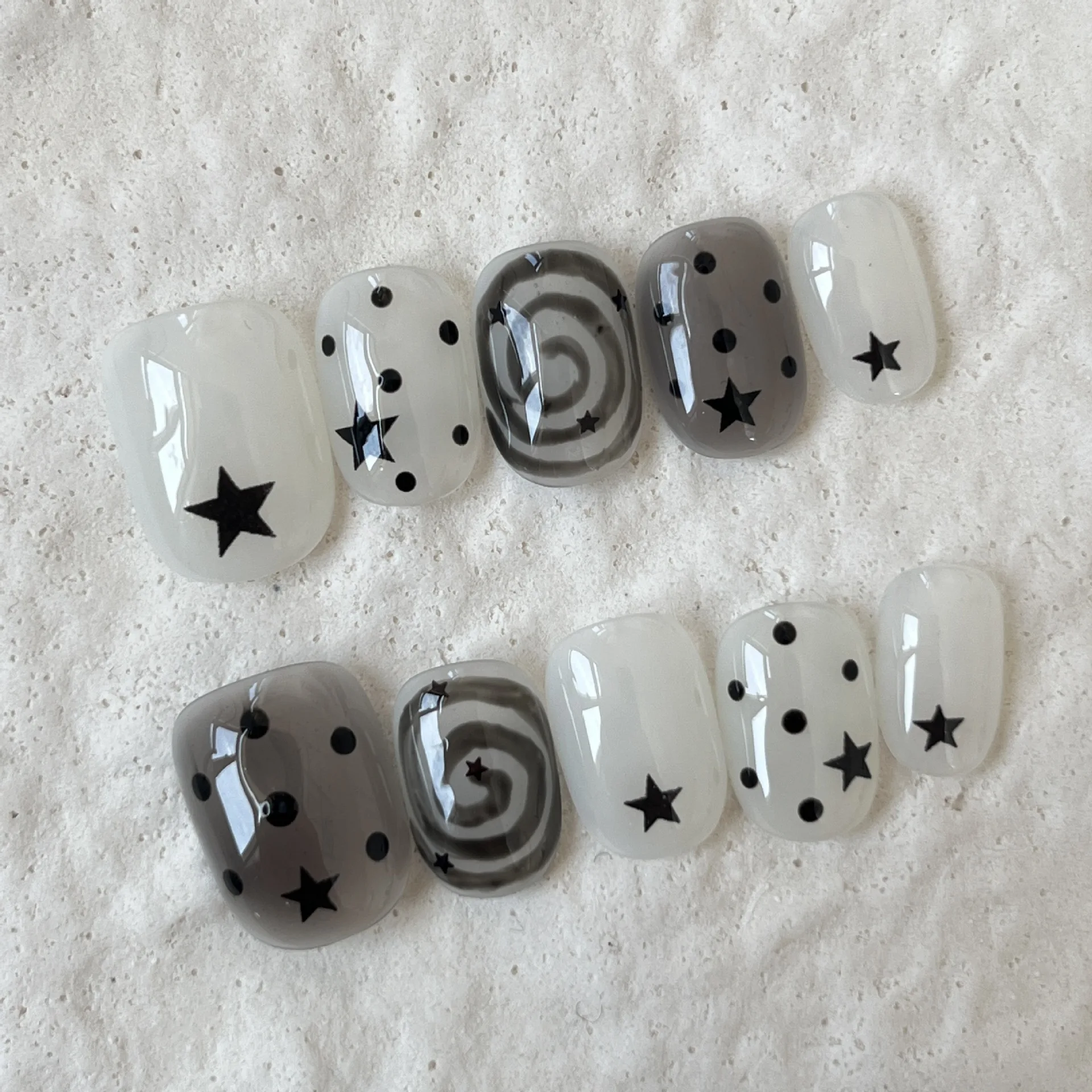 

10PCS Simple White Short Square Round Handmade Press on Nails Black Dots Sweet Cool Stars Swirl Ins Nail Tips Wearable Fake Nail