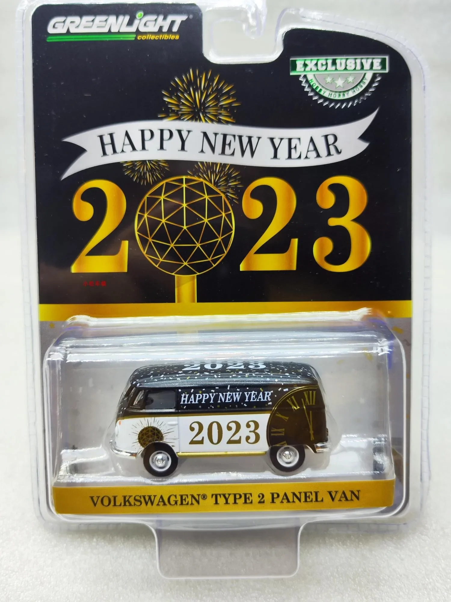 

1: 64 Volkswagen T2 Panel Van - Happy New Year 2023 (эксклюзивные хобби) Коллекционная модель автомобиля из сплава, подарочные украшения