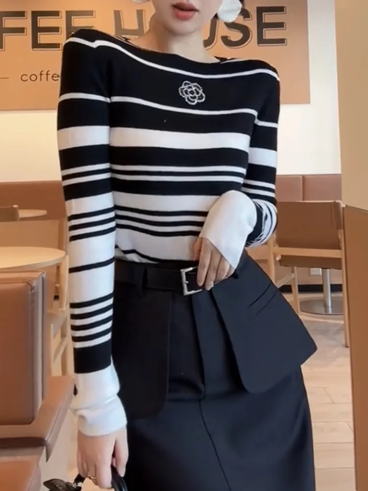 

Корейский модный полосатый трикотажный топ с длинными рукавами и розовым узором, больших размеров, для осеннего сезона, теплый и комфортный.