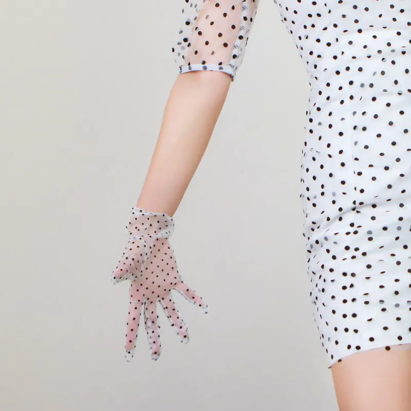 Kurze Spitzenhandschuhe mit Rüschenbesatz, Tüll-Mesh, halbtransparent, Touchscreen-kompatibel, Schwarz-Weiß-Punkte, elegant, für Hochzeiten, Damen – Detail 17