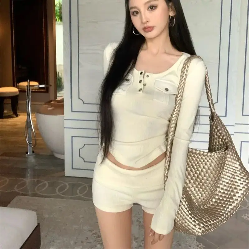 

Real shot 2025 fashionable and elegant hot girl slim-fitting T-shirt top shorts suit