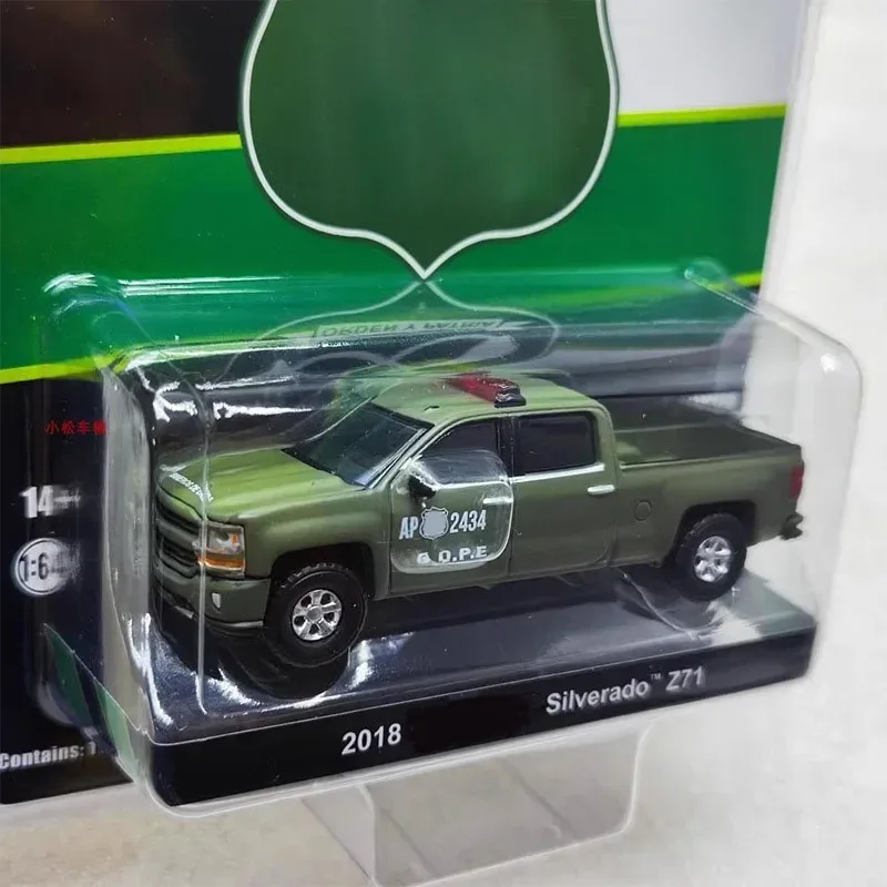 

Greenlight Diecast 1:64 Scale 2018 Silverado Z71 Alloy Simulation Car Model Classic Collection Display Toy