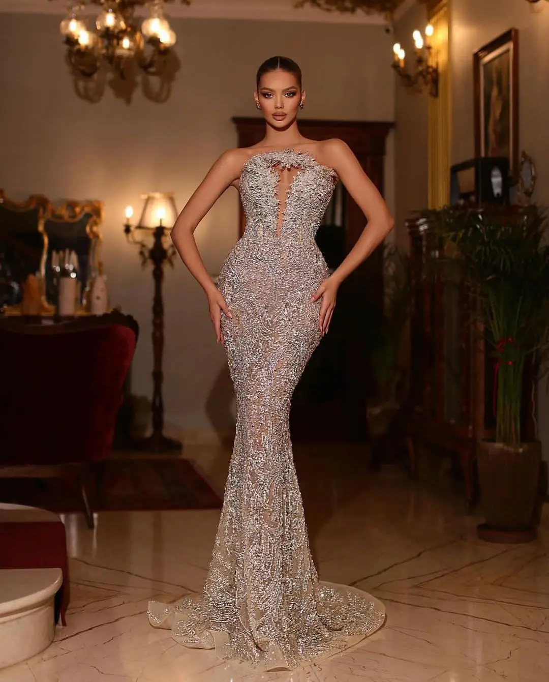 Glamorous Mermaid Wedding Dresses Strapless Shining Appliques Hollow Sweep Train Backless Bridal Customized Robe De Mariée