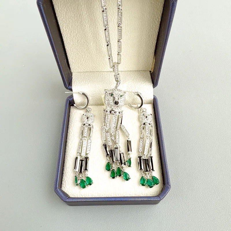 

Designer Collection Fashion Style Earrings Necklace Women Lady Inlay Full Cubic Zircon Leopard Head Green Tassels Pendant