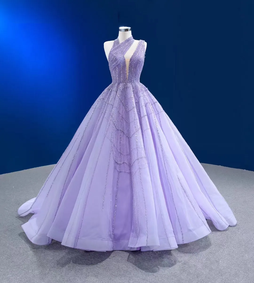 Lilac Quinceanera ชุดชุดไปงานเต้นรำ Halter ความยาวชั้น Tulle ลูกปัดเม็กซิกันหวาน16ชุด15 Anos