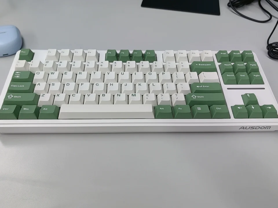 

Новая трехрежимная беспроводная клавиатура AUSDOM H87, эргономичный дизайн, низкая задержка, горячая замена, индивидуальная механическая игровая клавиатура для киберспорта
