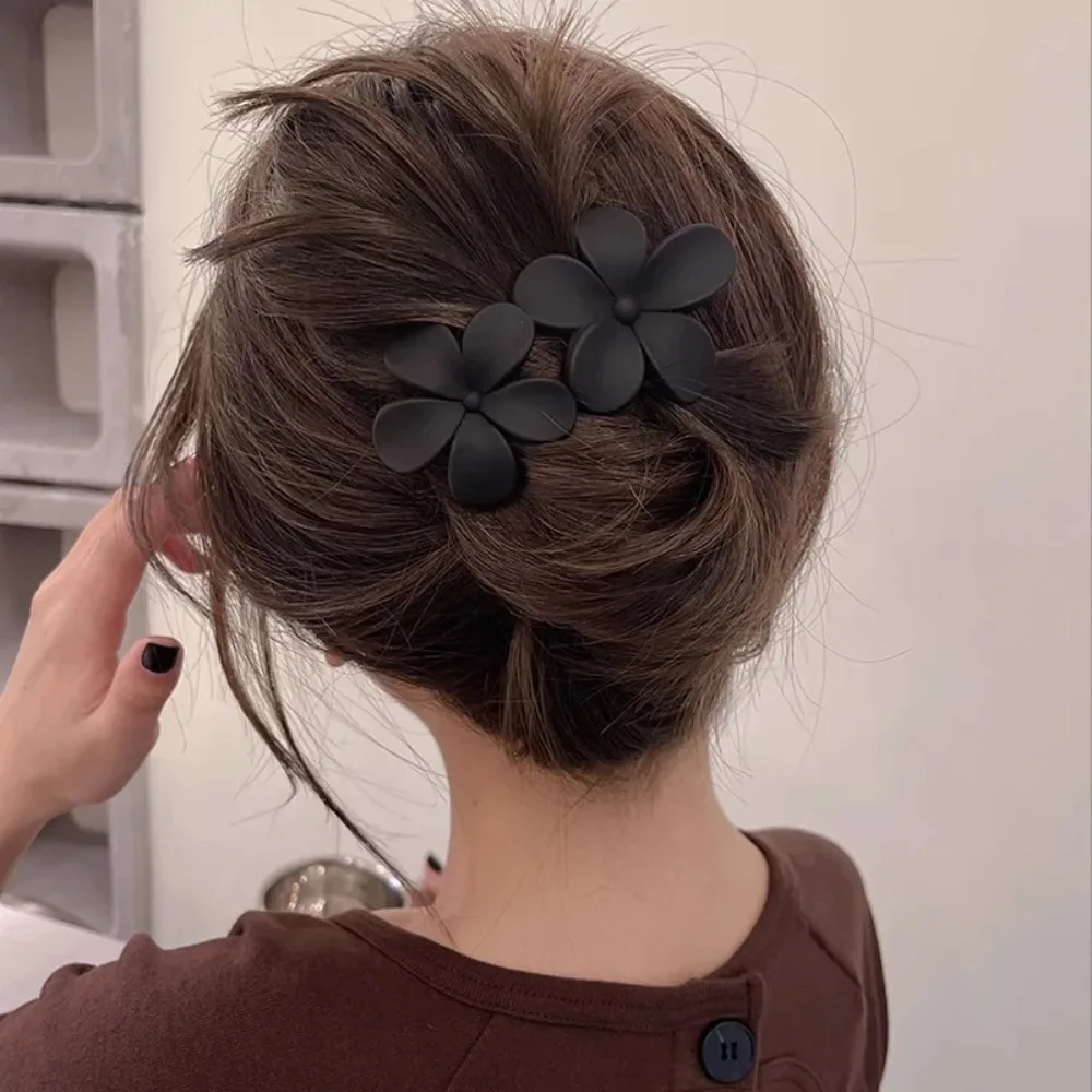 Neue Französische Matte Blumen-Haarspange Schwarze Florale Haarklammer Rutschfeste Haarklammer Elegantes Haar-Accessoire – Detail 6