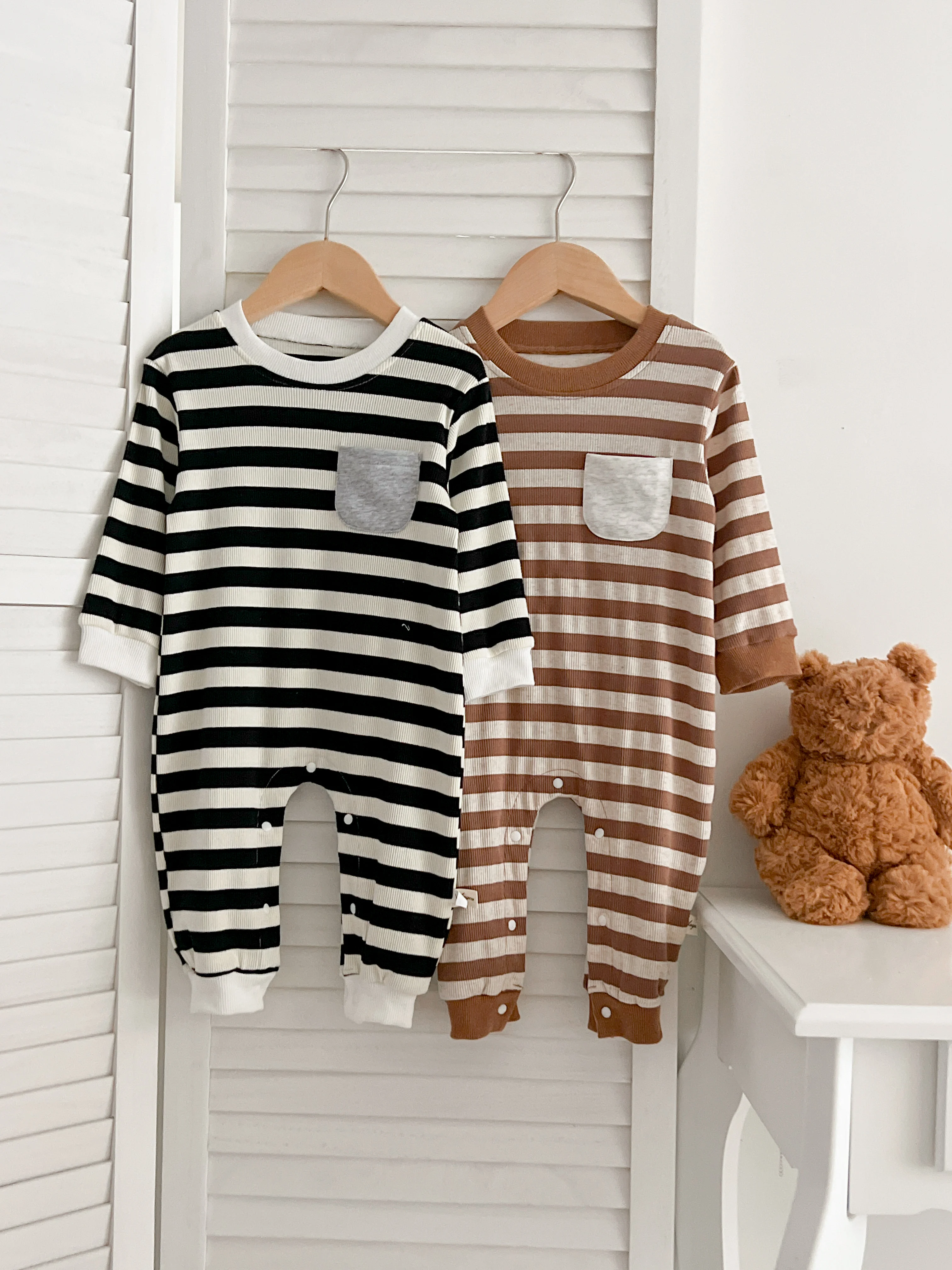 Korean-Style Spring and Autumn INS Striped baby Onesie for Boys and Girls, with Front Pocket and Long Sleeves