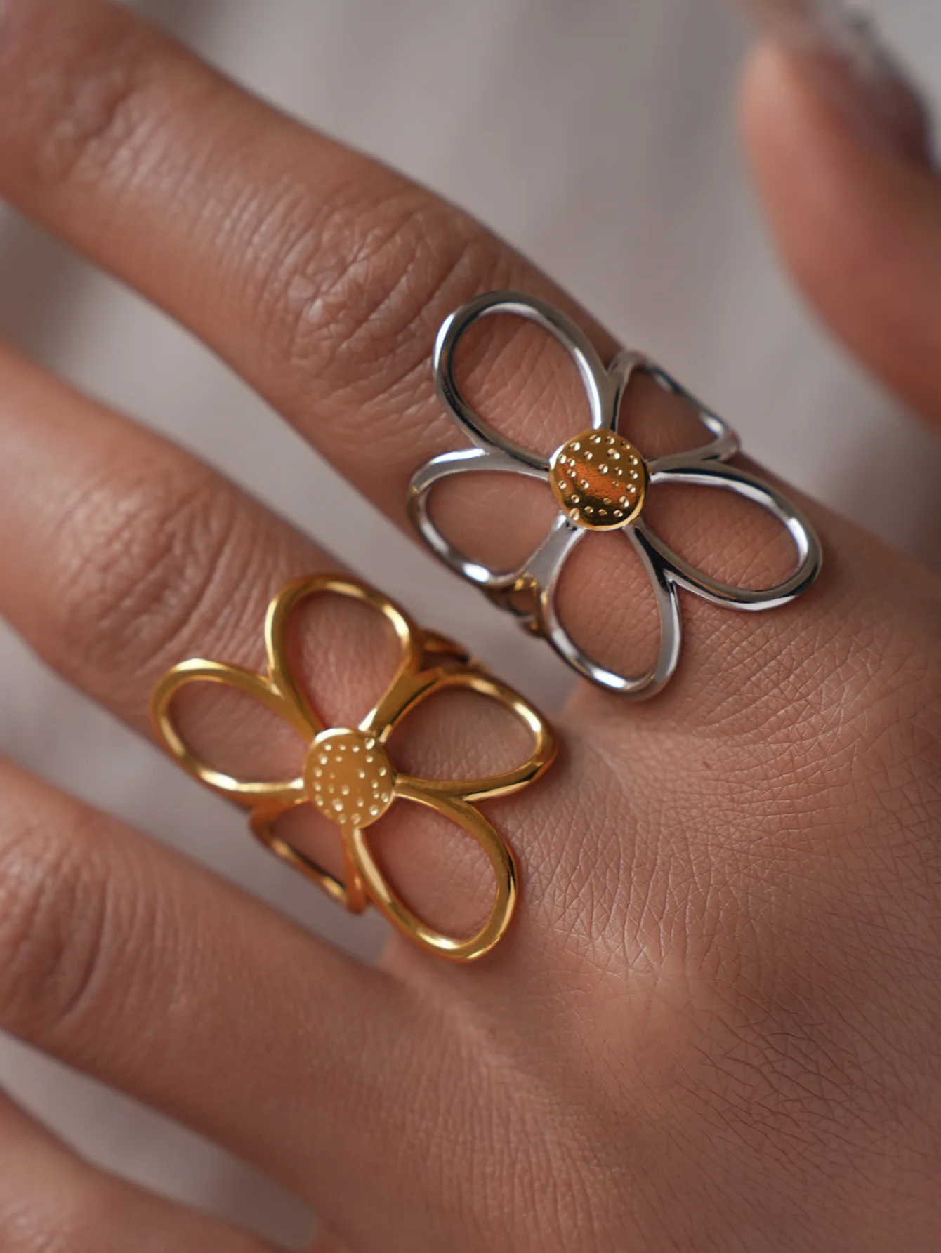 Stainless Steel Hollow Flower Retro Creative Light Luxury Open Ring 18K PVD Plated Anti Allergic Rust Proof Stylish Jewelry