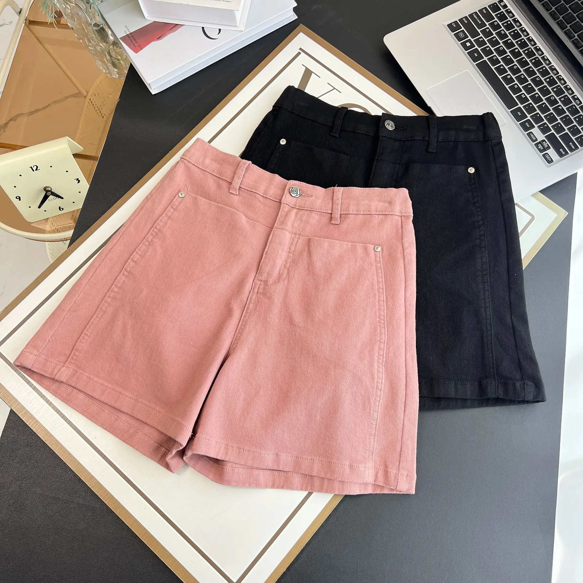 Nuovi jeans taglie forti Pantaloni caldi in denim sottile casual estivo Pantaloncini da 100 kg per donna