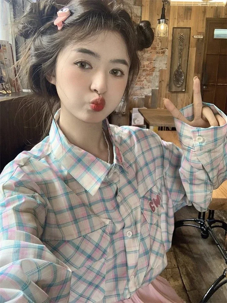ヴィンテージ甘いチェック柄シャツ女性のためのプレッピースタイル愛刺繍エレガントなブラウスカジュアル長袖韓国女性カミーサトップス