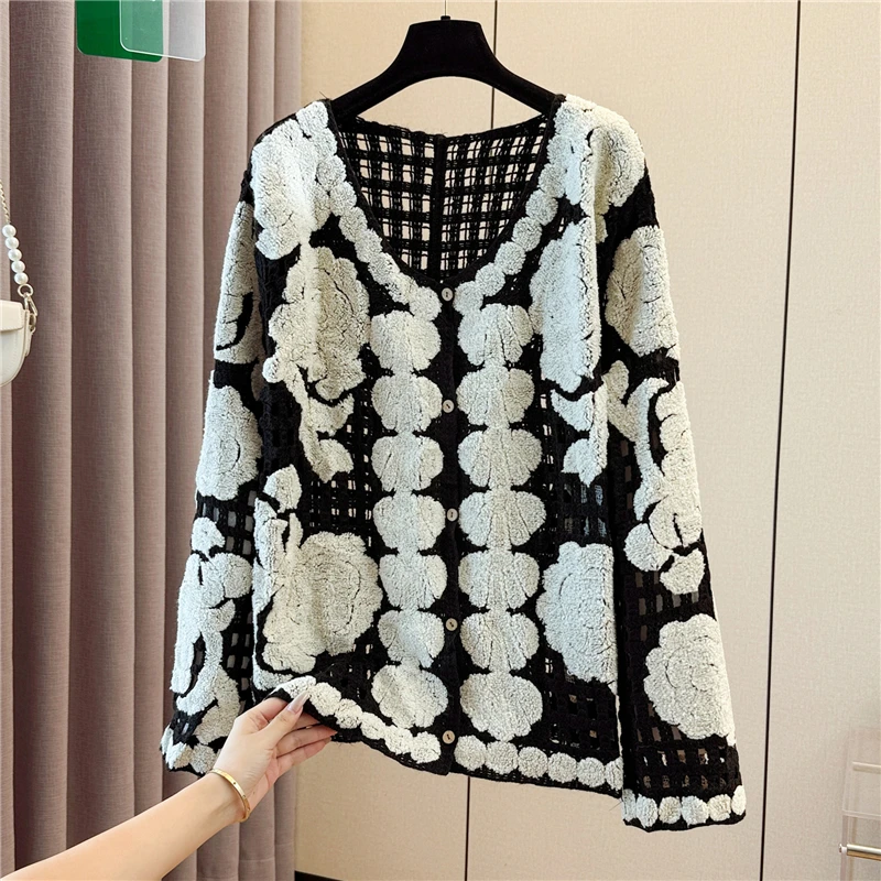 

Large Size V-Ne Knitted Open Cardigan Women's Loose Fit Hollow out Floral Design Autumn Top Slimming Effect Casual Wear