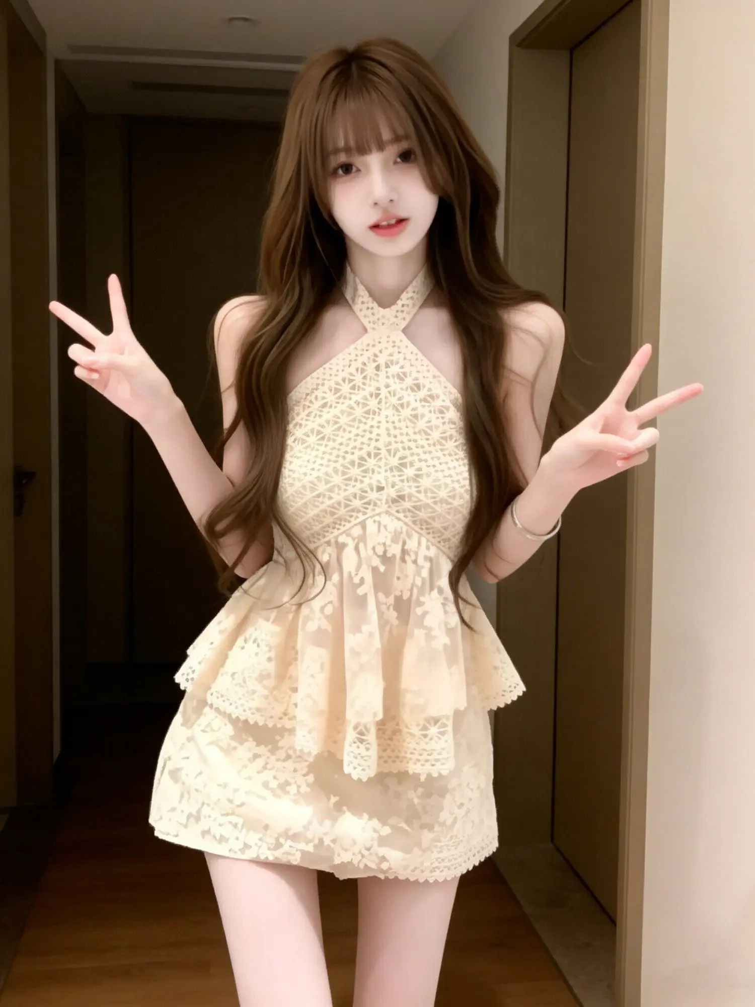 

Летний комплект 2026: Сексуальный кружевной топ-халтер и юбка с высокой талией. Модный дышащий шикарный комплект с коротким рукавом для женщин.