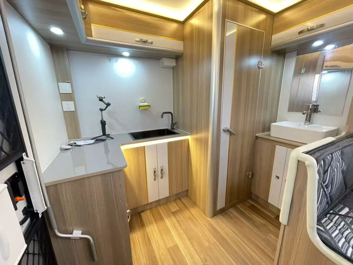 Mobile Rv Mini caravan Tear Drop Camper Travel Trailer with Bathroom