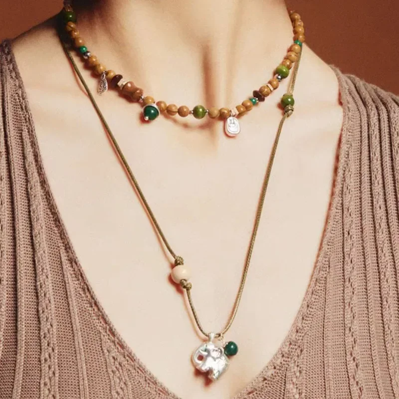 Niche design high-end baby elephant necklace women's retro versatile totem necklace green pattern stone beaded long sweater