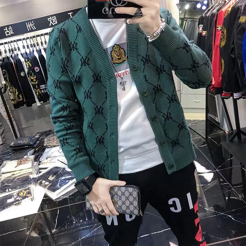 Nella primavera del 2023, il nuovo cappotto maglione La tendenza maschile è bello e la maglieria cardigan da uomo è un maglione anime alla moda