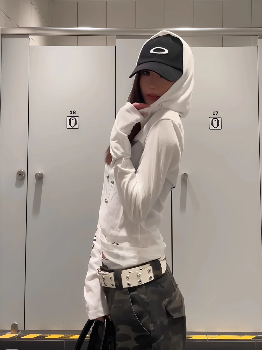 تي شيرت نسائي بأكمام طويلة على الطراز الأمريكي، هودي صيفي بتصميم بانك غوطي، قميص علوي أنيق وعصري بطباعة هندسية وقماش خفيف