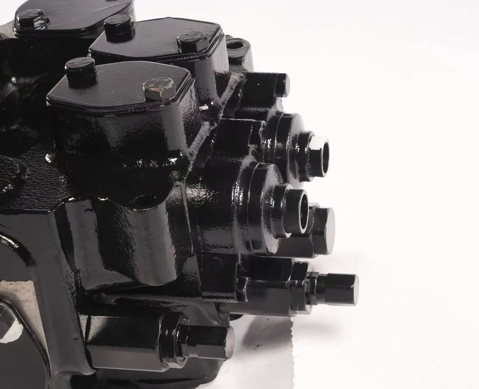 The Original Factory In-stock Hydraulically Controlled Multi-way Valve Is Suitable for Sany SYL956 Loader.