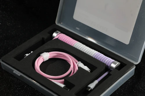 Cable USB-C en espiral de cinco núcleos con interruptor magnético Premium 8K, cable de teclado mecánico personalizado con resorte en espiral trenzado chapado en oro