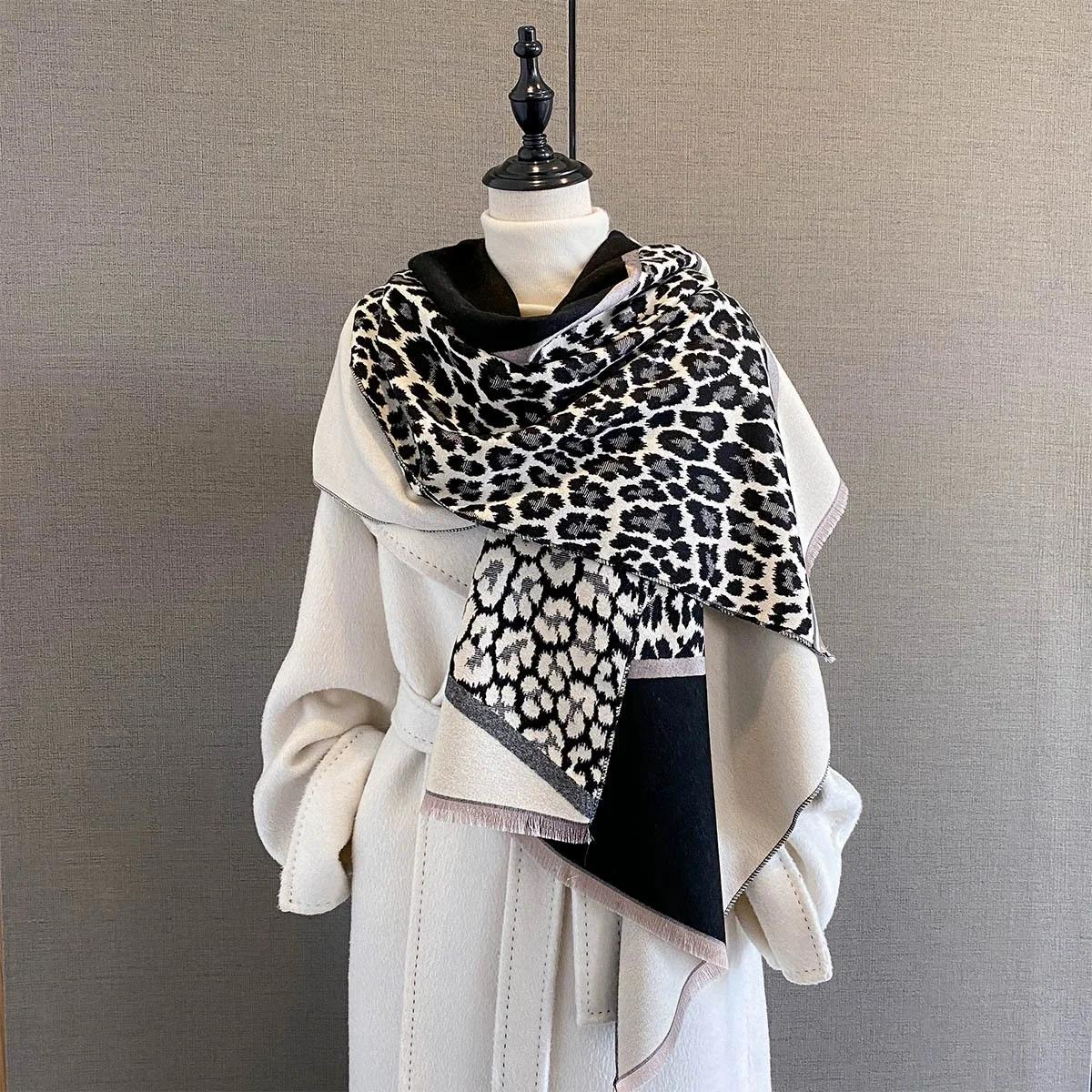 

2025 новые модные кашемировые шарфы с принтом, зимние шали, женские осенние утолщенные теплые женские шарфы с кисточками, уличный шейный шарф