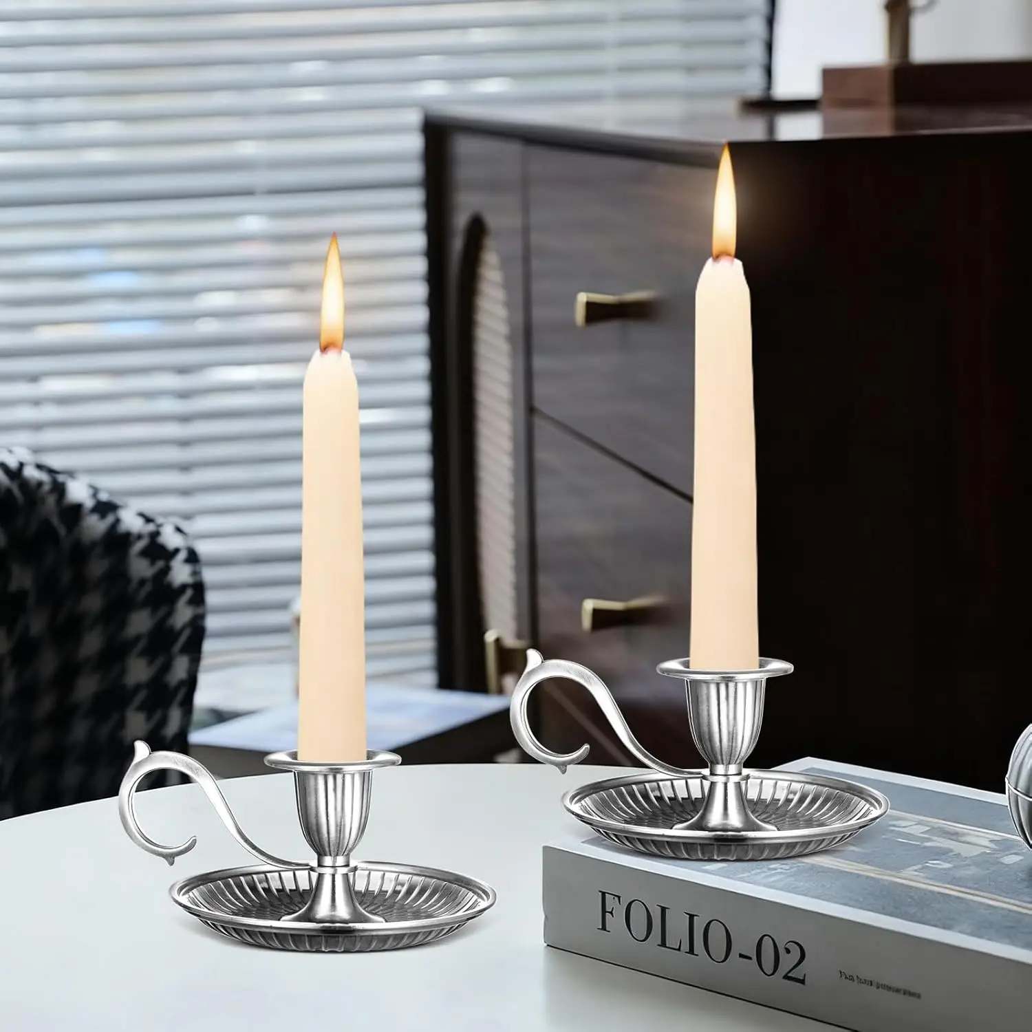 1PC Vintage Metal Chamberstick Candle Holder with Handle Teacup Shape Ridged Pillar Candle Stand for Home Decor Wedding Table
