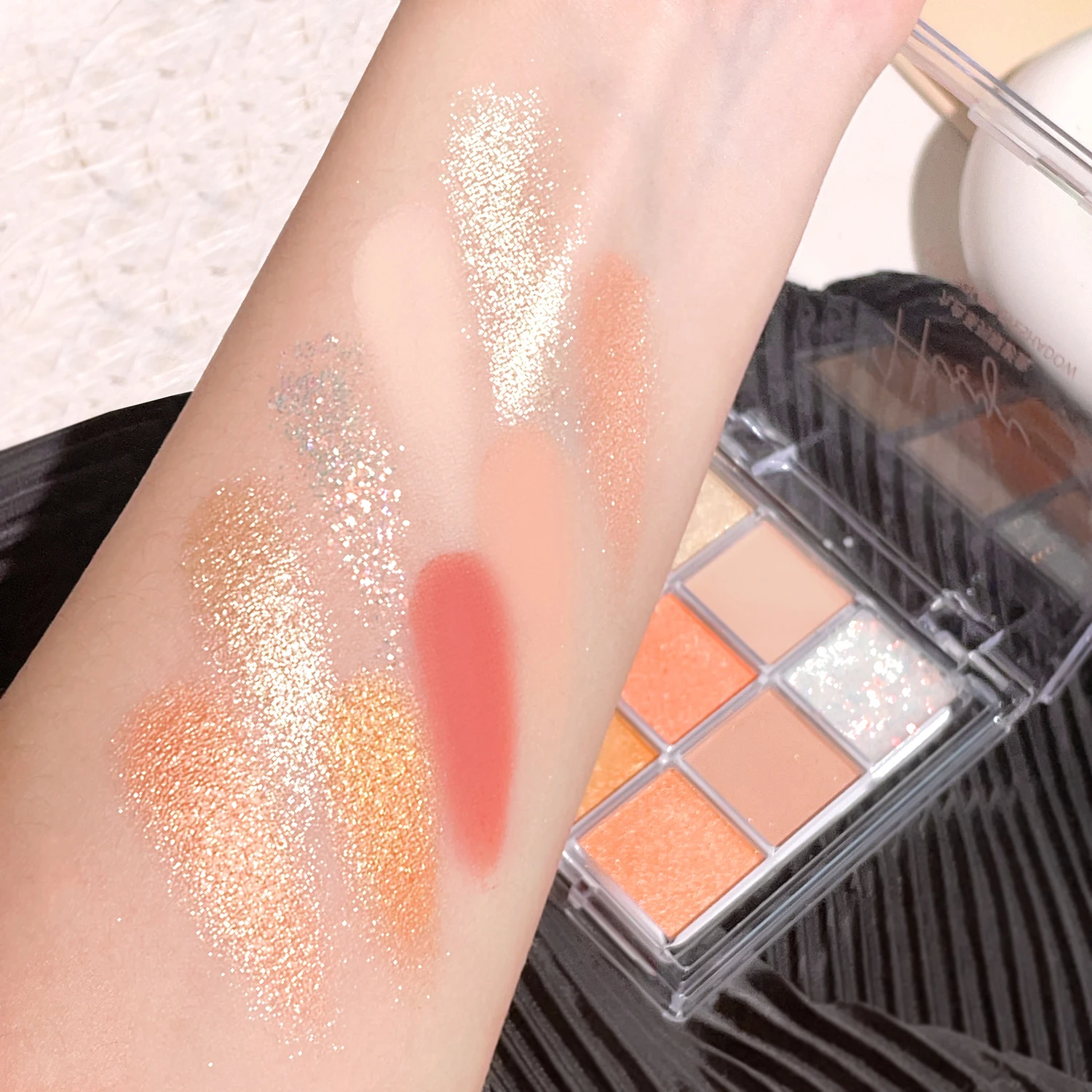 Hisyi Crispy Rice Nine-Colour Eyeshadow Palette Matte Pearlescent Glitter Earth tones are not easy to remove