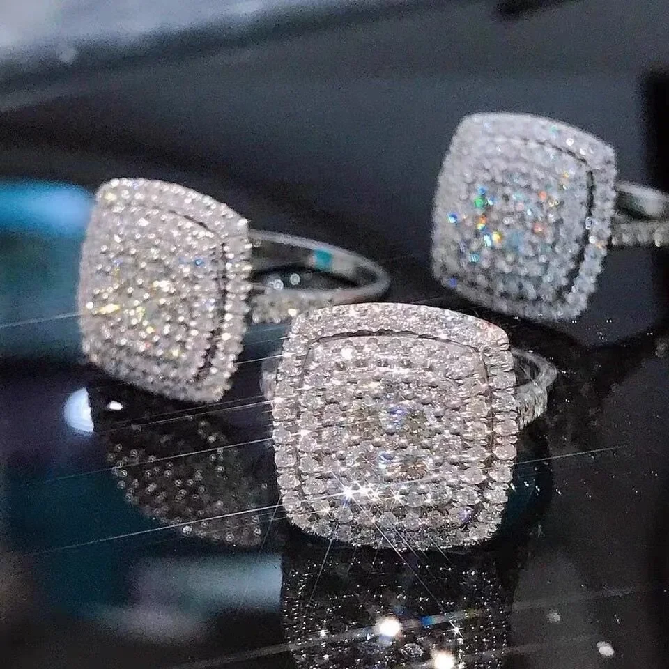 Light Luxury Classic 925 Sterling Silver Square Moissanite Ring as a Jewelry Gift for Women's Engagement Party