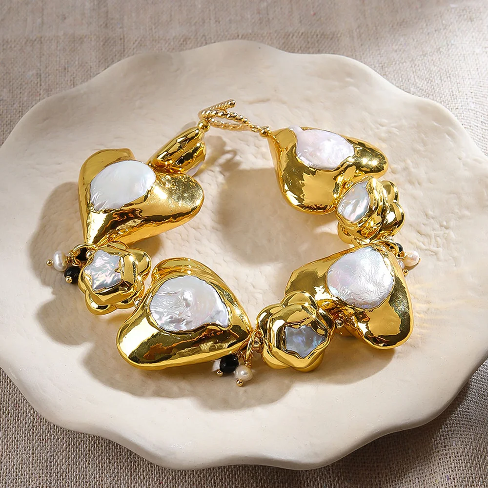 

Romantic 18K Gold Plated Heart and Flower Shape Charm Bracelet with Natural Pearl Fashion Wedding Gift Jewelry for Women