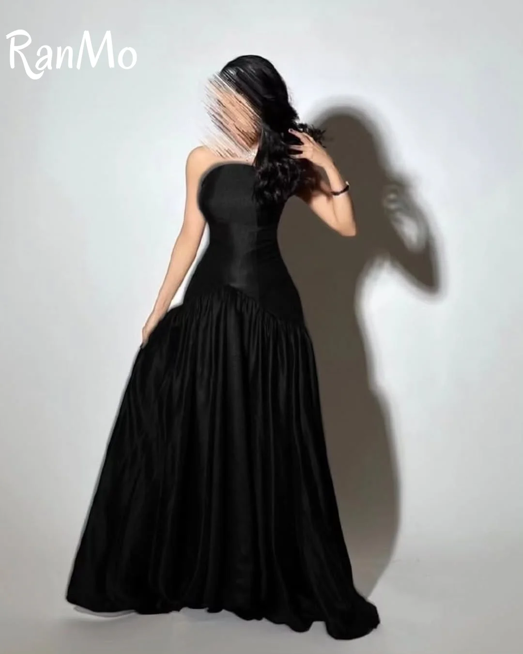 Ranmo 2025 Abiti da ballo eleganti a sirena nera Abito da sera senza spalline Abiti da festa di compleanno lunghi fino al pavimento in raso senza maniche