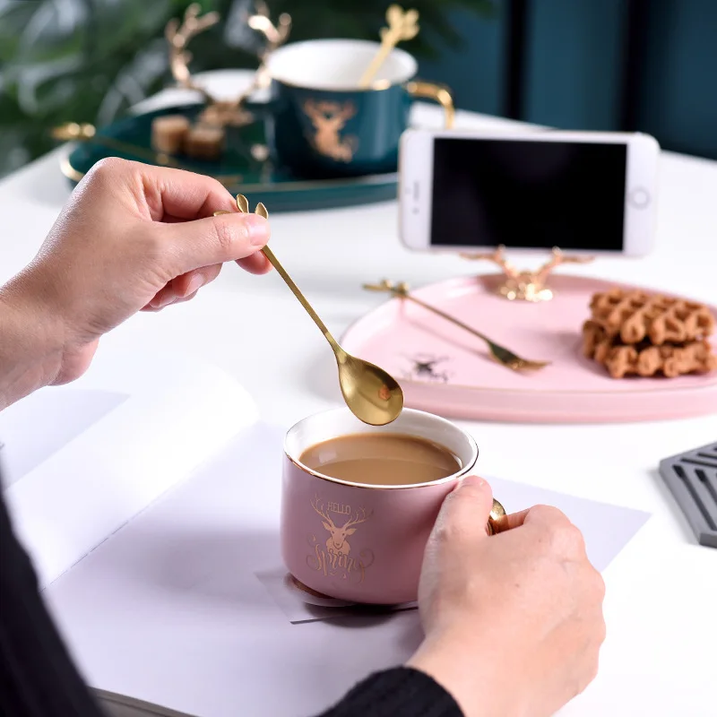 Tazza in ceramica di lusso con piattino tazza da caffè e piattino da tè pomeridiano a forma di cervo europeo Set regalo creativo per la casa